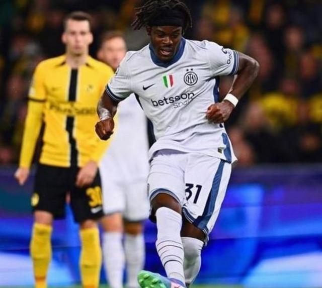 今夜NBA季后赛传出新动向，国际米兰官宣签约，管理层表态：气氛紧张，身体对抗强度拉满的简单介绍