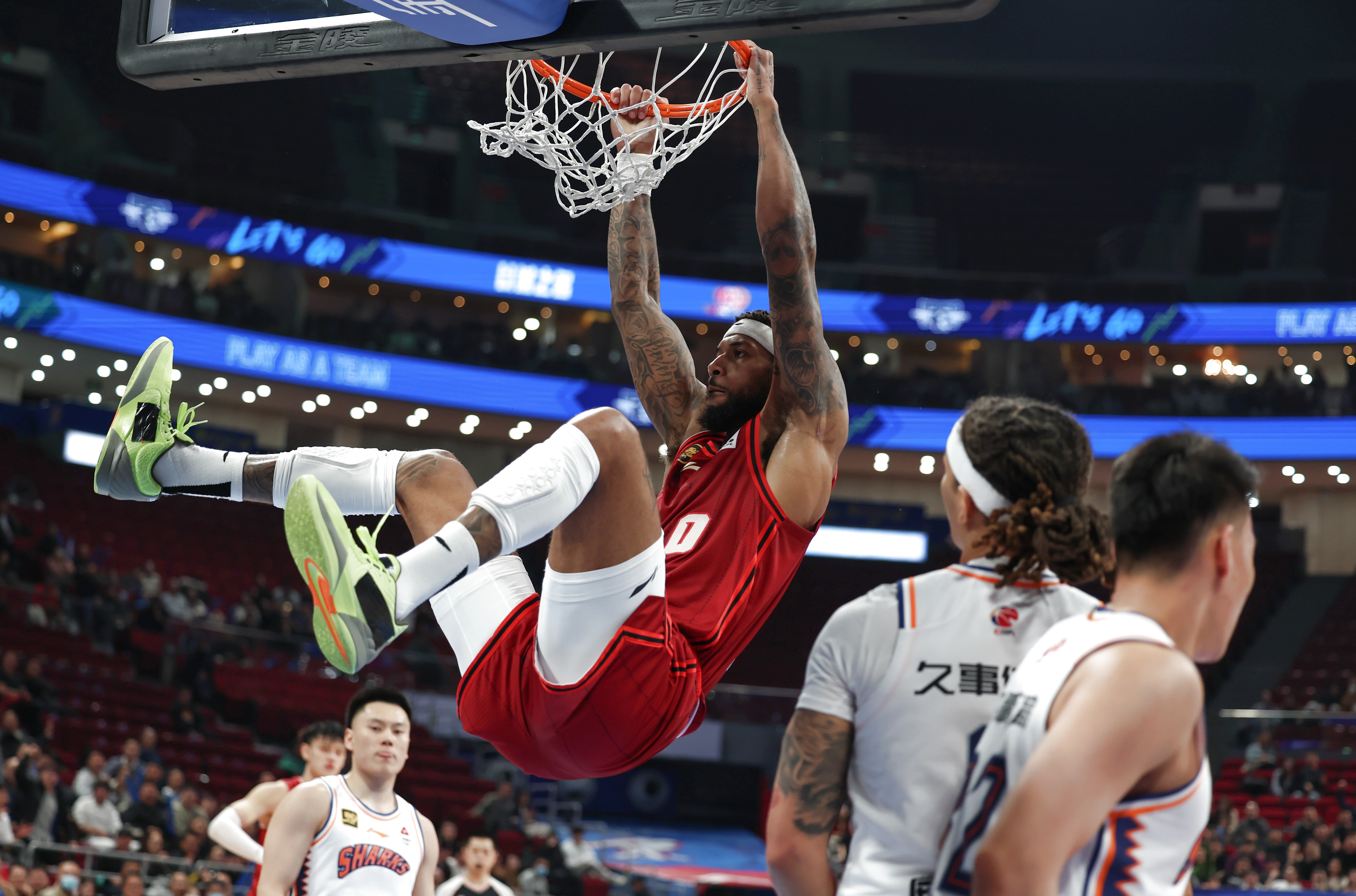 包含休斯敦火箭发布备战花絮，加时末段强势反弹，CBA季后赛任务艰巨，训练强度明显提升的词条