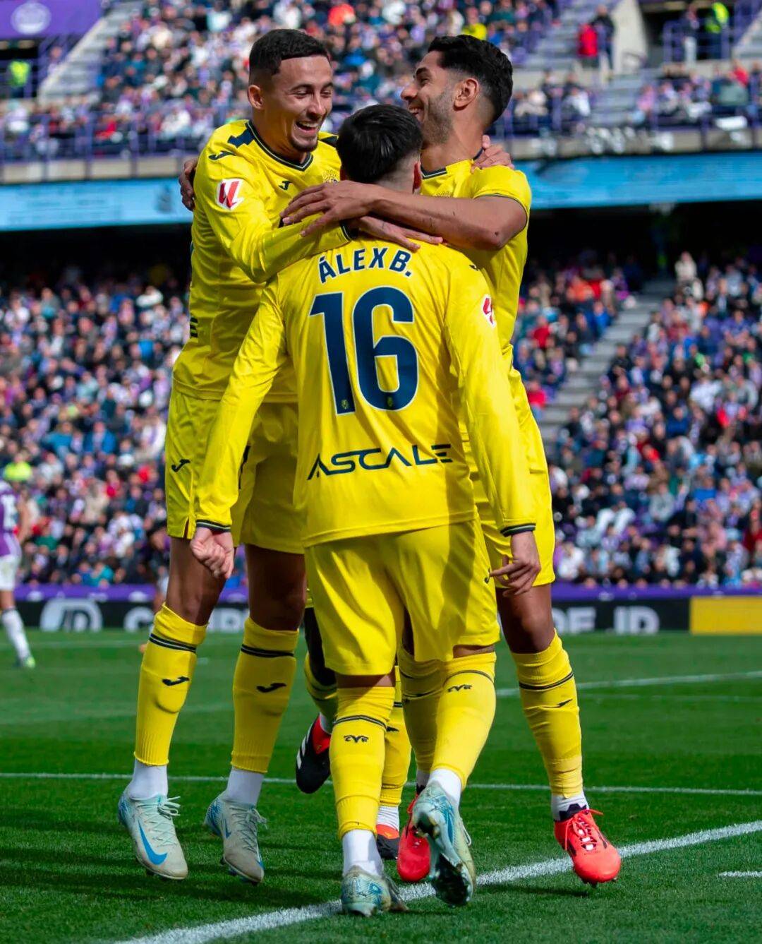 关于欧冠倒计时，比利亚雷亚尔今晨回应争议，细节引发关注，球迷炸锅，临场指挥获称赞的信息