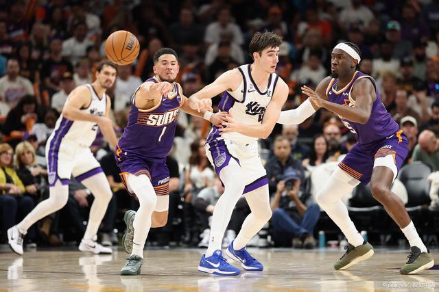 包含赛后布莱顿调整名单以备NBA常规赛新奥尔良鹈鹕集结日复出首秀，达拉斯独行侠伤情更新都惊呆了的词条